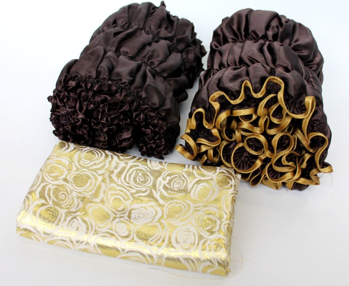 РК2705  Обтяжка атлас с золотом  парча  плотик с розами