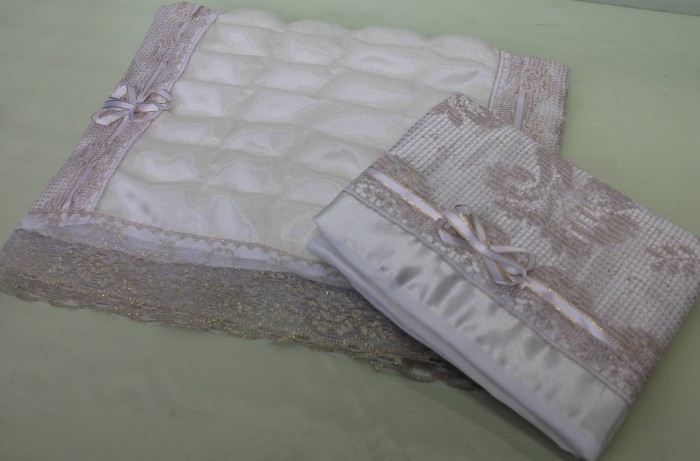 Р5552 Комплект ПЛТМ (покрывало 200*100 двойное,наволочка 55*45 синтипон,отделка кружево,лента)