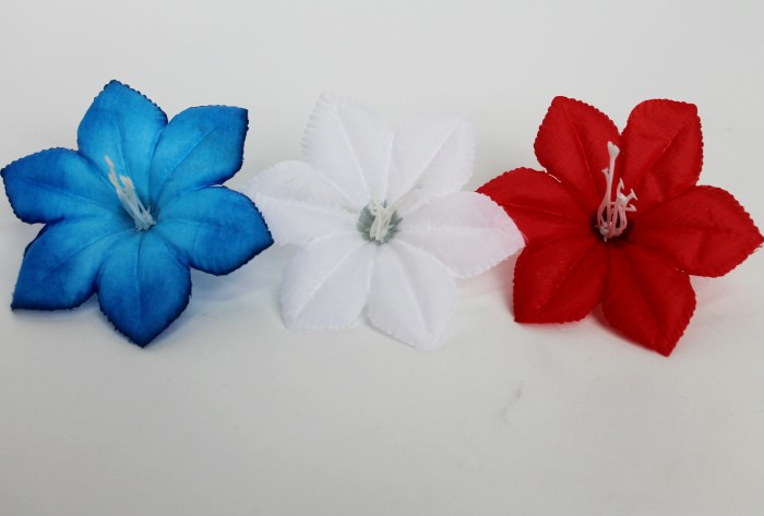 Г11720 Клематис 3 цвета с тычин."Муха"d=10см(100шт)