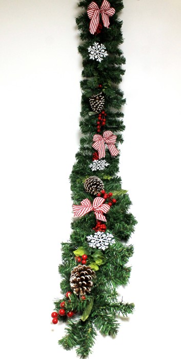 ЛЗ12119 Б/С Лиана еловая,уже украшенная,с крупными шишками "Морозко"H180см 