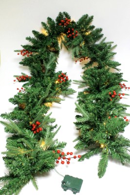 ЛЗ12043 Б/С Лиана 2,8м еловая с гирляндой огней,ягодами и шишками.Литая,ПВХ 