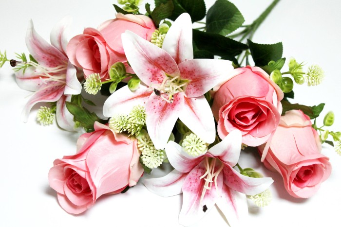 Б12289 Б/С Букет Супер бутылочных 4 бут.с латексной 3 лилии 62см 