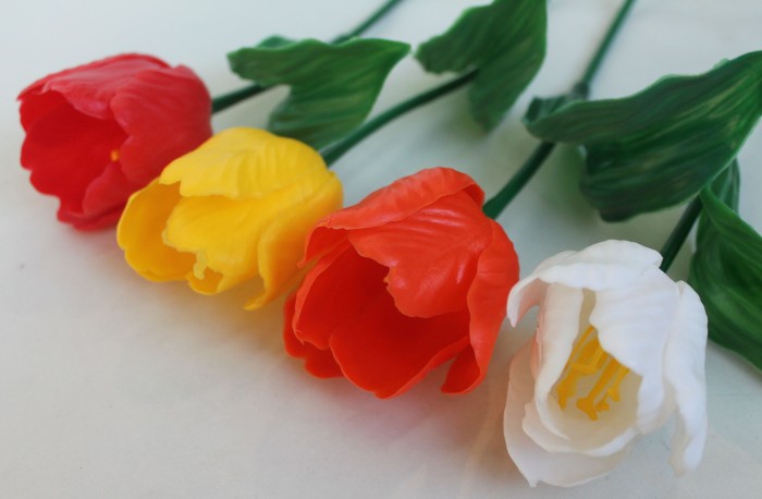 П1030 Тюльпан одиночный пластик (100микс)