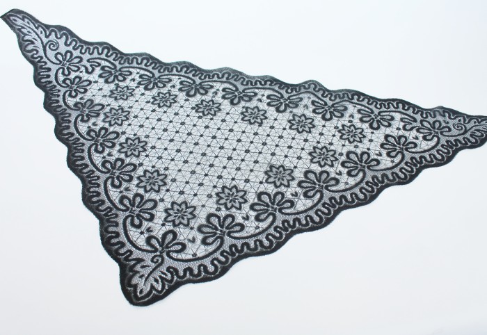 Р4052 Косынка ритуальная с оплавленным краем (109х75см)