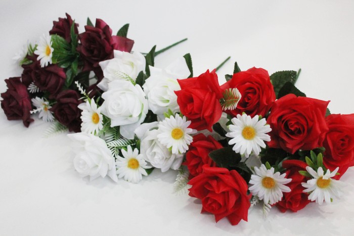 Б11884 Букет 7 роз и 3 ромашки с добавками 10вет.47см(10шт)