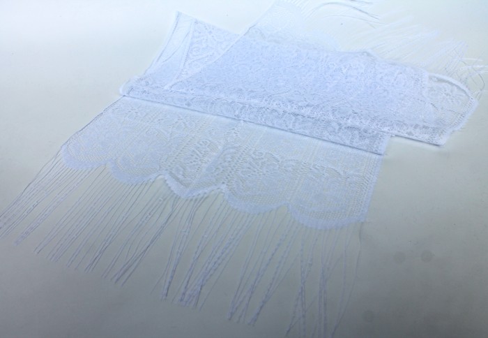 Р3509 Шарф белый/черный с кистями