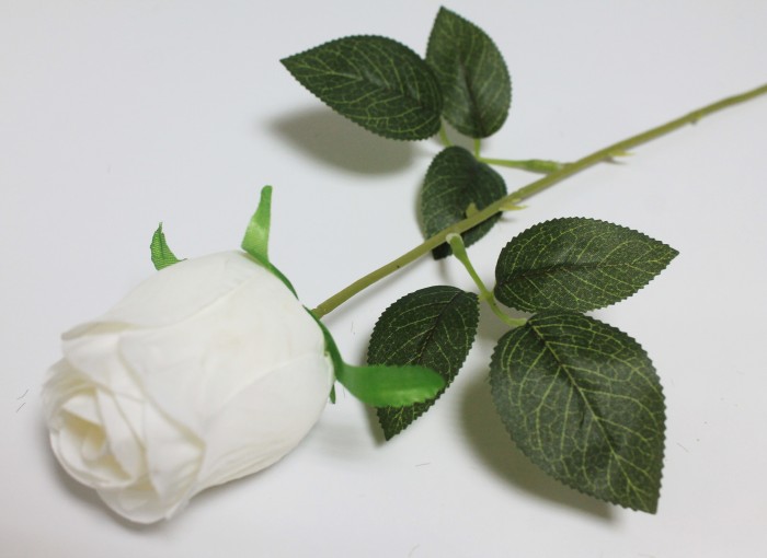 О12030 Роза одиночная крупная с пенопластом 56см (20шт)