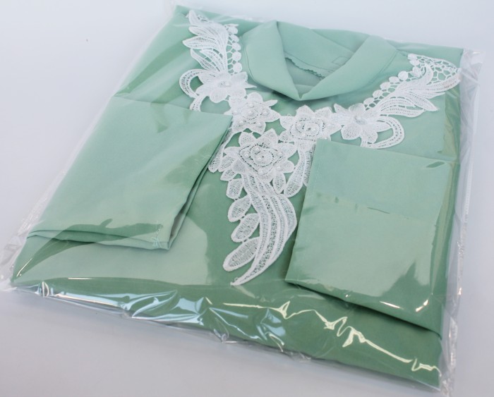 Р11099 Б/С Платье габард.с больш.стойкой +кружева и жемчуг